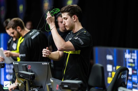 【蜗牛电竞】官宣:Legacy正式下放队长lux【EV扑克小游戏官网】