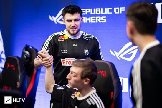 【蜗牛电竞】FUT教练：队员们主动选择放弃学业，换取更多的训练时间【EV扑克小游戏官网】