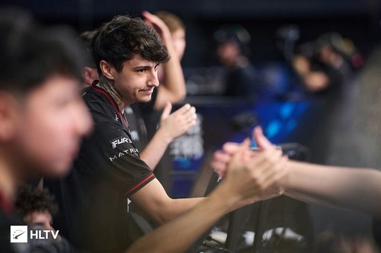 【蜗牛电竞】官宣：RED Canids将全队下放替补席【EV扑克小游戏官网】